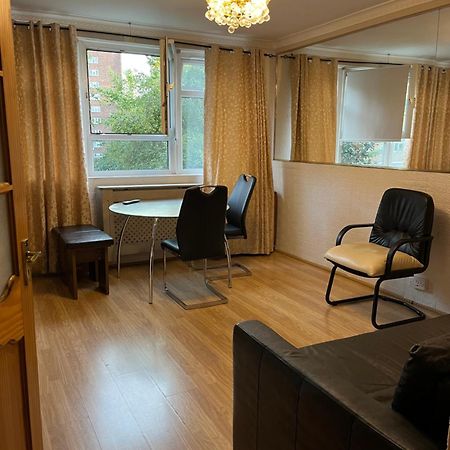 1 Bedroom Flat Close To City With Free Parking Arrangement Лондон Екстер'єр фото