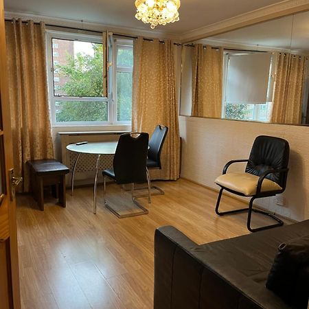1 Bedroom Flat Close To City With Free Parking Arrangement Лондон Екстер'єр фото
