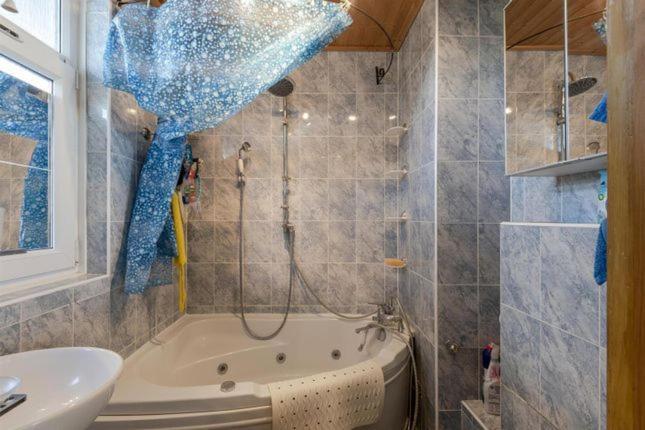 1 Bedroom Flat Close To City With Free Parking Arrangement Лондон Екстер'єр фото