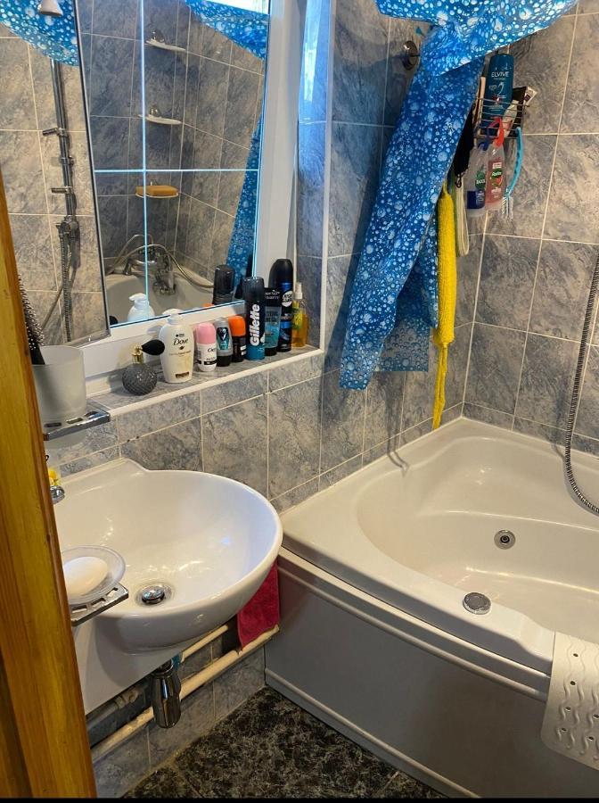 1 Bedroom Flat Close To City With Free Parking Arrangement Лондон Екстер'єр фото
